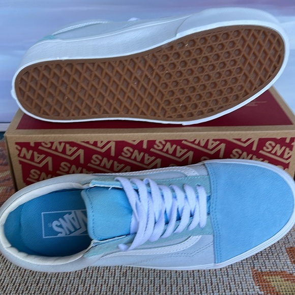 Vans WMNS Old Skool Stackfo
Color Block Blue
VN0009P2BLU
Platforms Sneakers - Picture 4 of 8